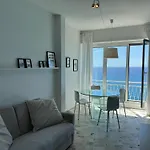 Sally's - Casa Blu * サンレモ