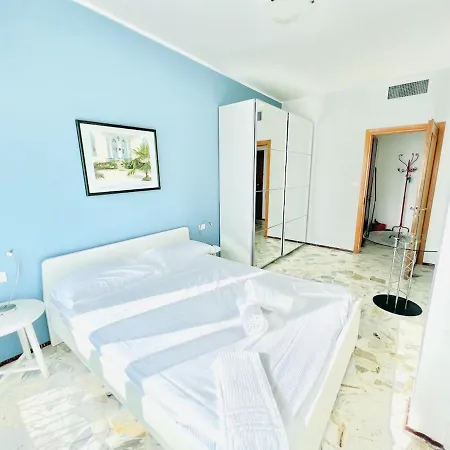 Sally's - Casa Blu Σαν Ρέμο